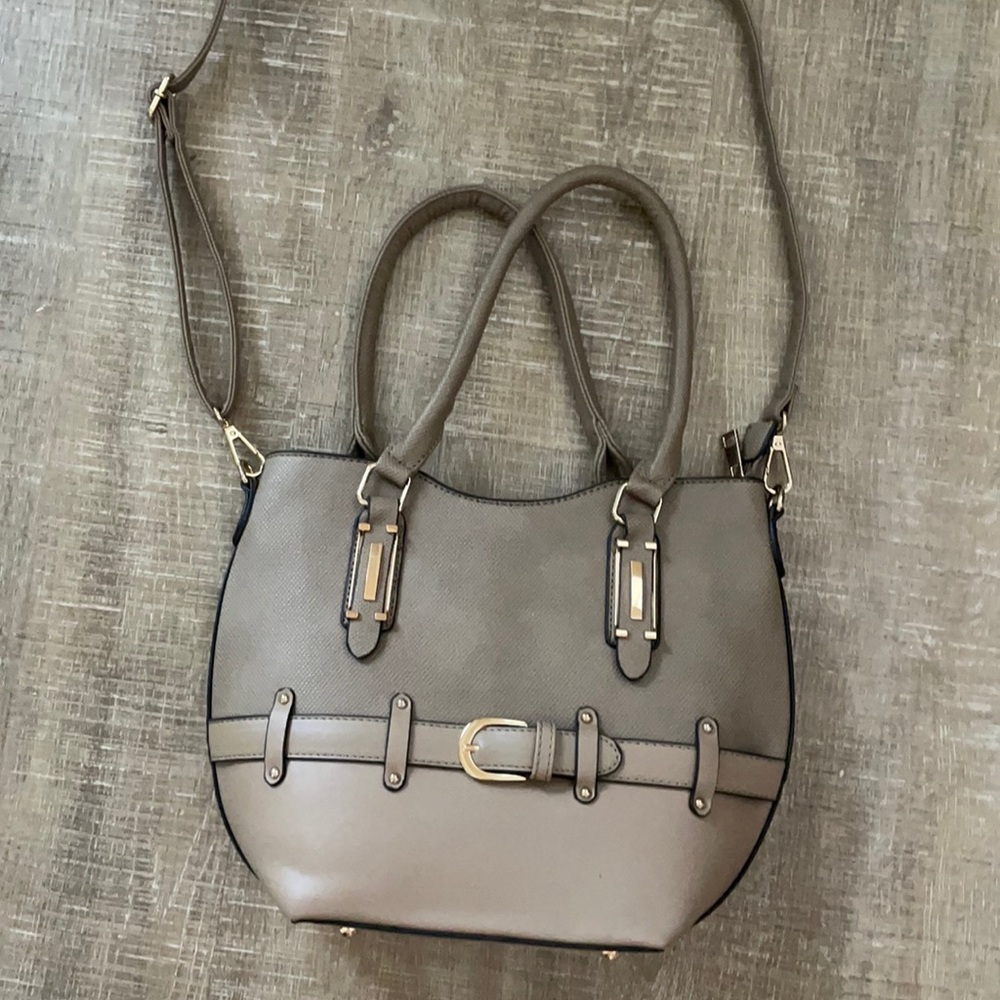 Tan medium sized purse